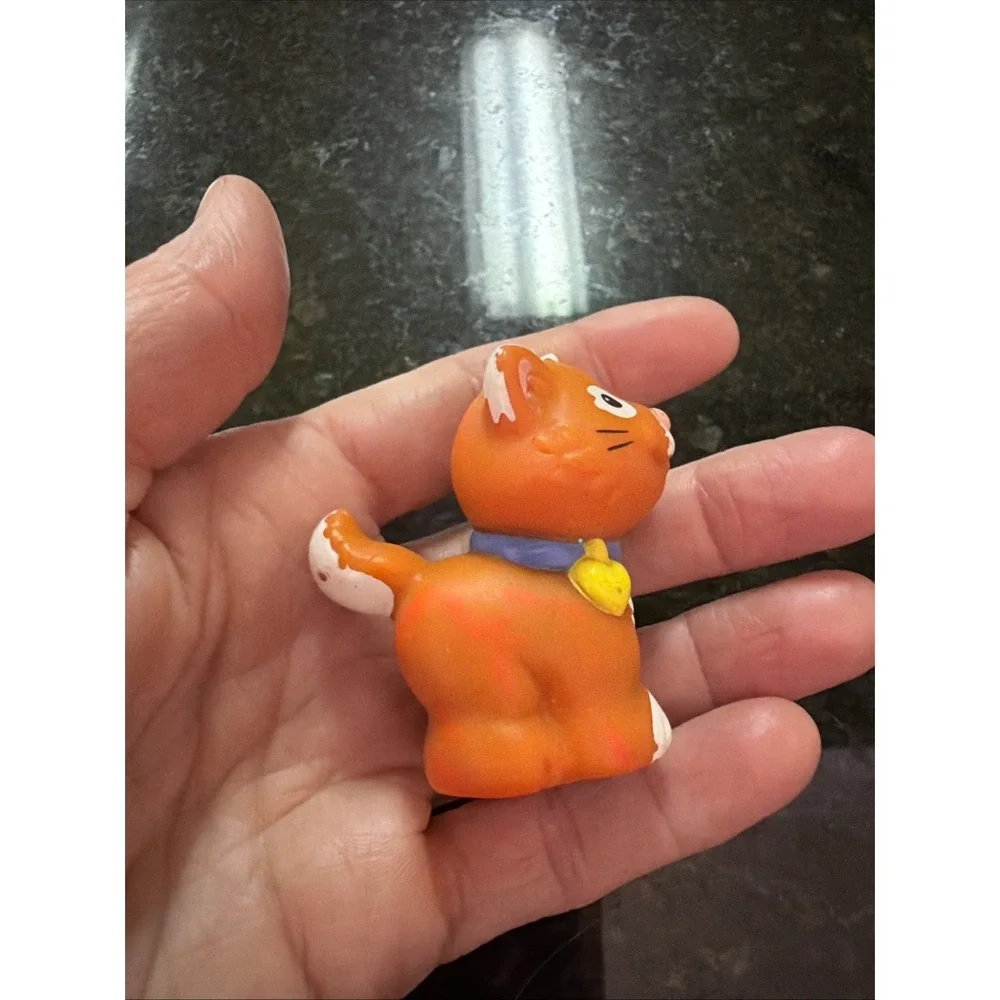 Fisher Price Little People Main Street Orange Pet Cat Kitten Rare Heart Collar